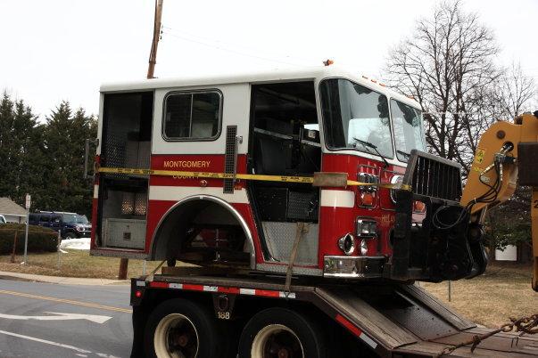 Digging and Rigging unload Engine 241 cab